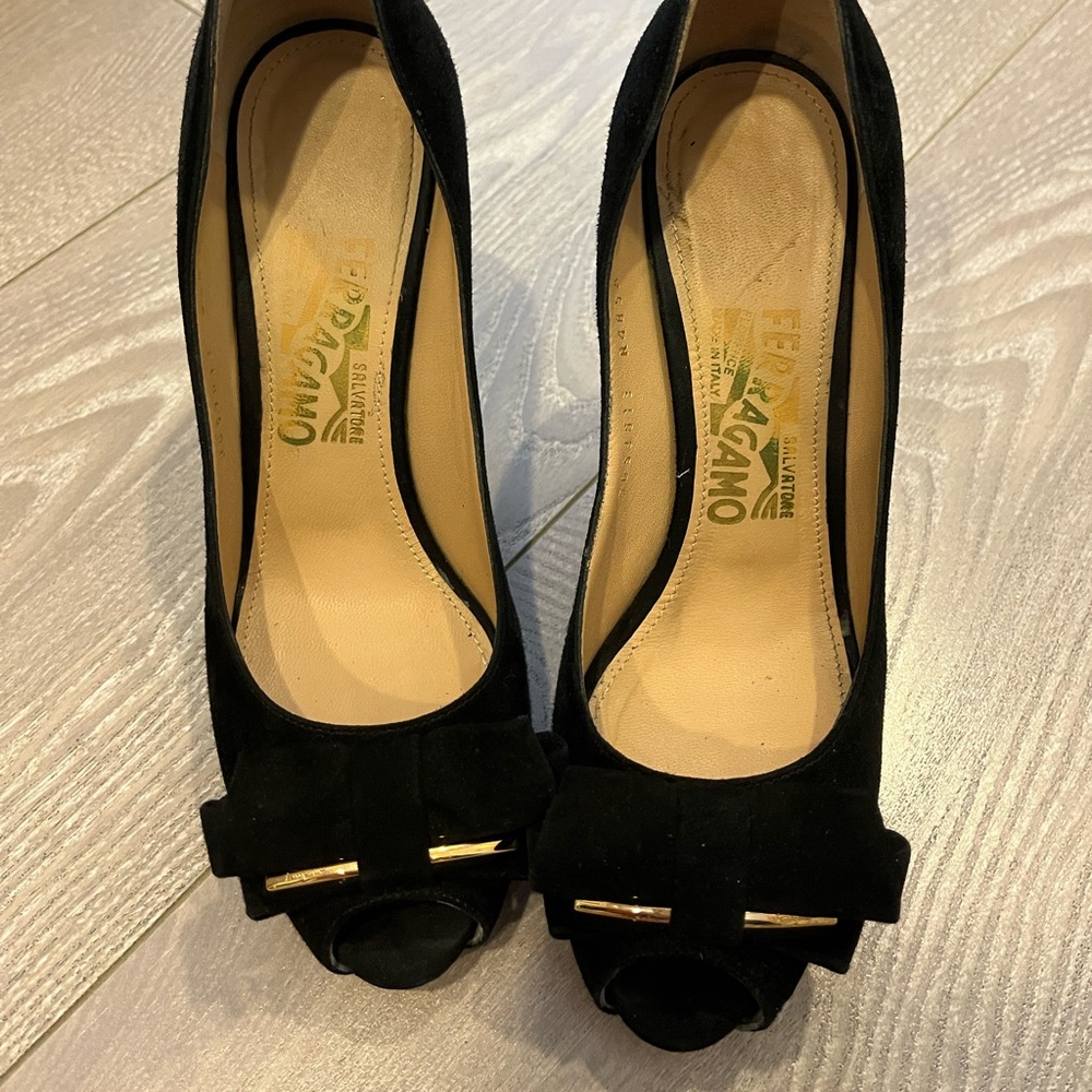 Used Salvatore Ferragamo Runa Bow Pump Suede Size 37